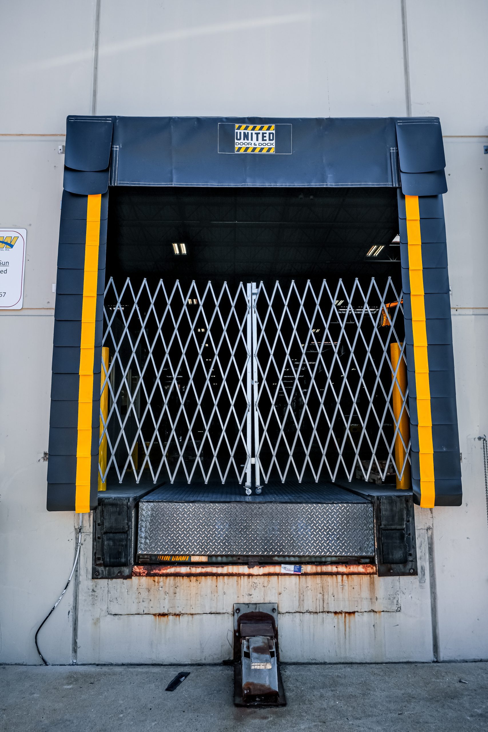 Custom United Door and Dock Dock Seal With Dock Security Gate